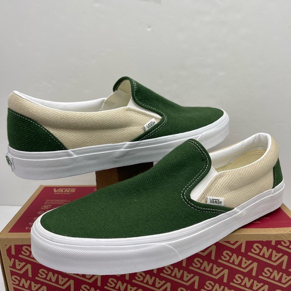 Vans Men’s Classic Slip-On
Twill Turtledove/Green
VN0A5JLXCOB Sneakers - Picture 9 of 16